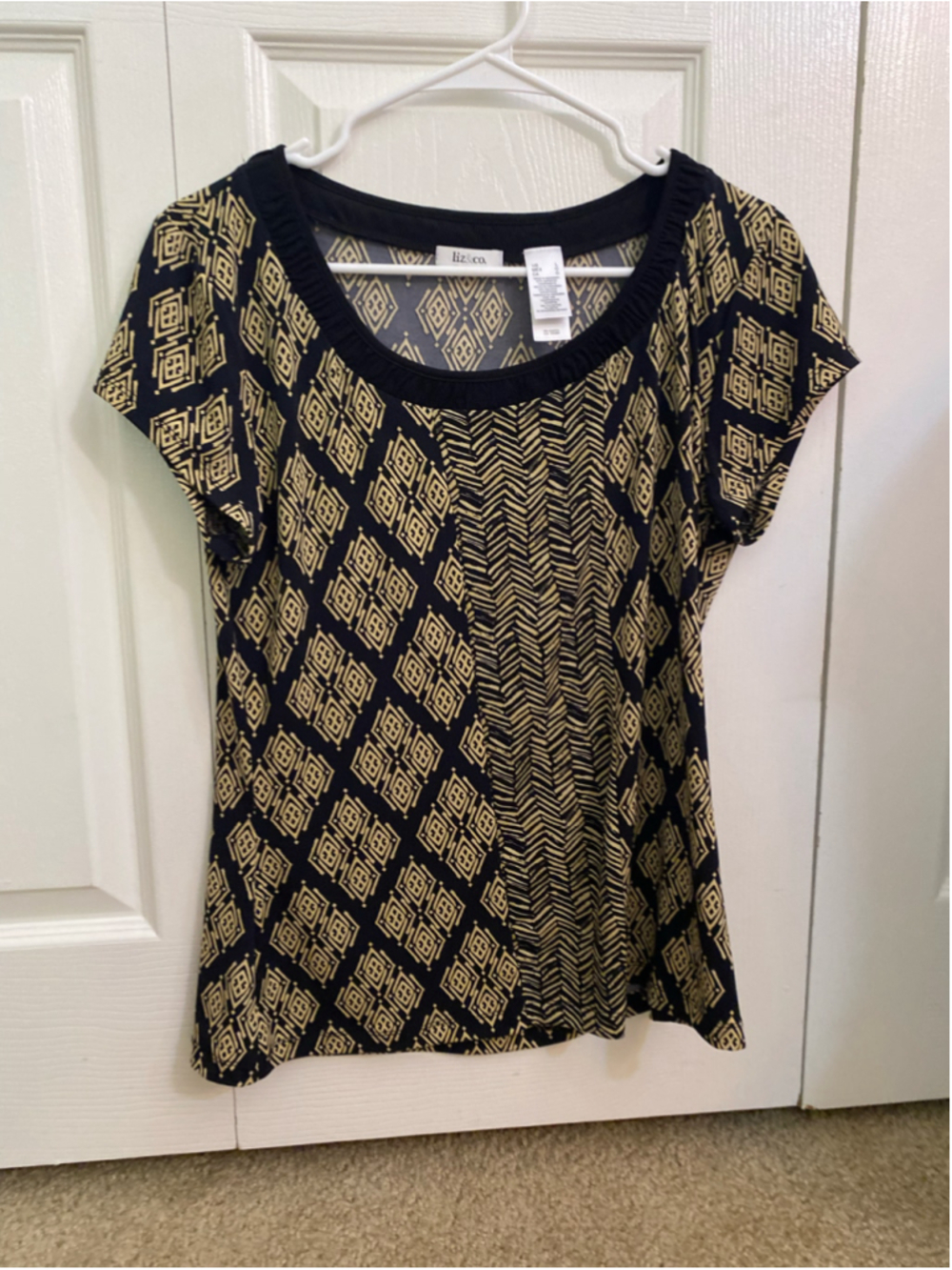 Women's Liz & Co. Short Sleeve Tee, Size L, Black and Beige Geometric Print